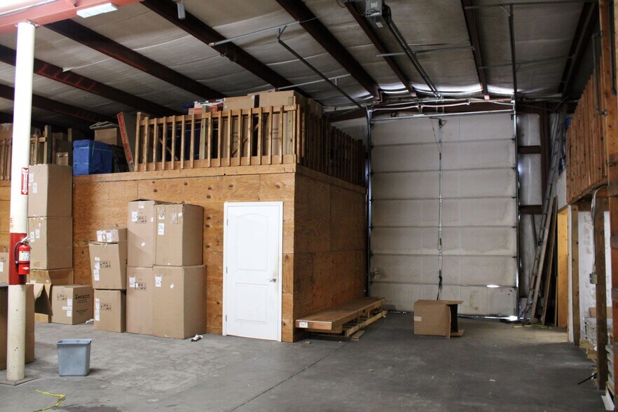 More Photos Of 10980 Enterprise Ave, Bonita Springs Warehouse For Lease