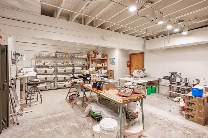 More Photos Of 3425 SE Yamhill St, Portland Loft Creative Space For Sale