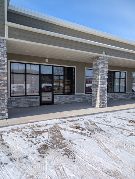 More Photos Of 4236 London Rd, Eau Claire Flex For Lease