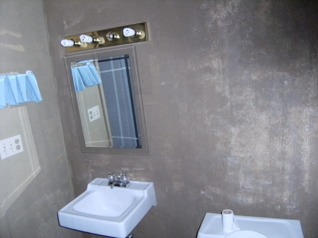 More Photos Of 123 N Alpine Rd, Rockford Freestanding For Sale