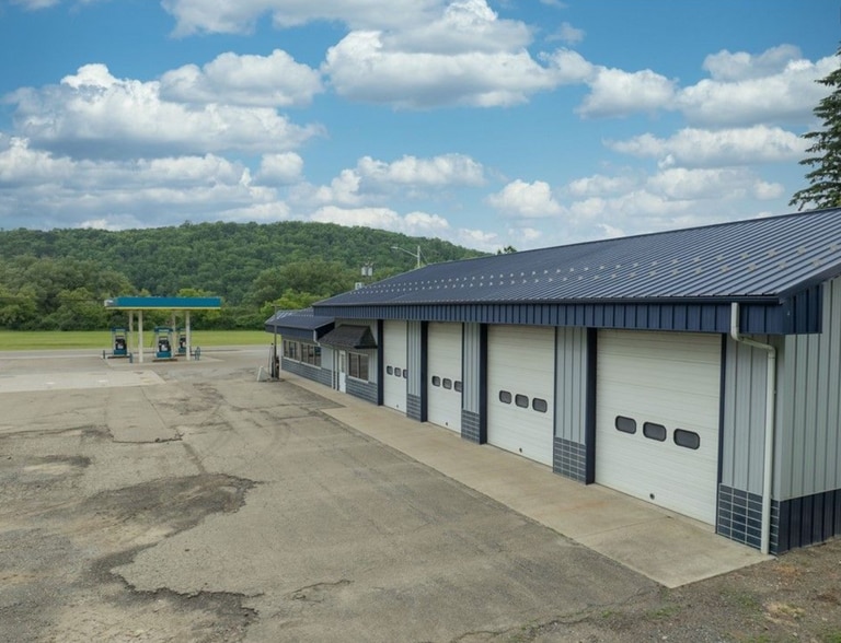 More Photos Of 87 N Main St, Franklinville Service Station For Lease