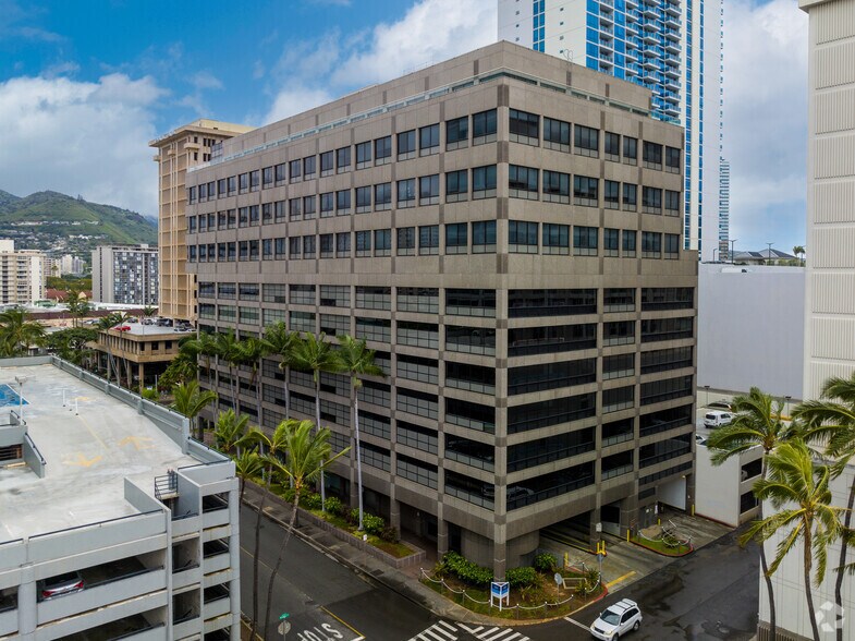 More Photos Of 1601 Kapiolani Blvd, Honolulu Office For Lease