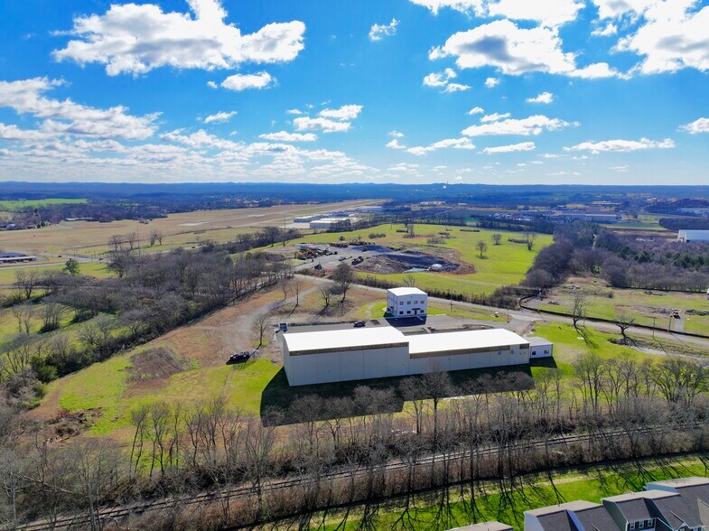 More Photos Of 1050 Cairo Rd, Gallatin Warehouse For Lease