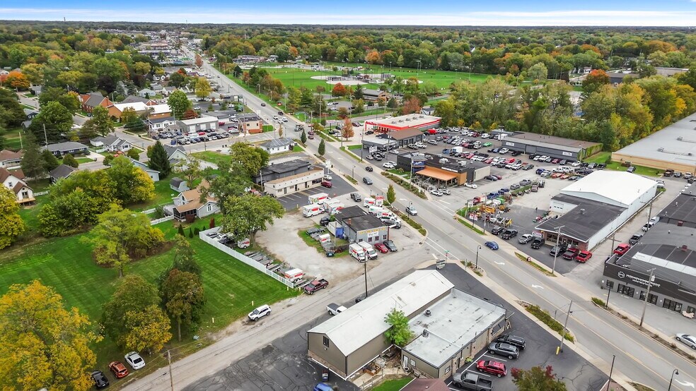 More Photos Of 1001-1003 Calumet Ave, Valparaiso Auto Repair For Sale