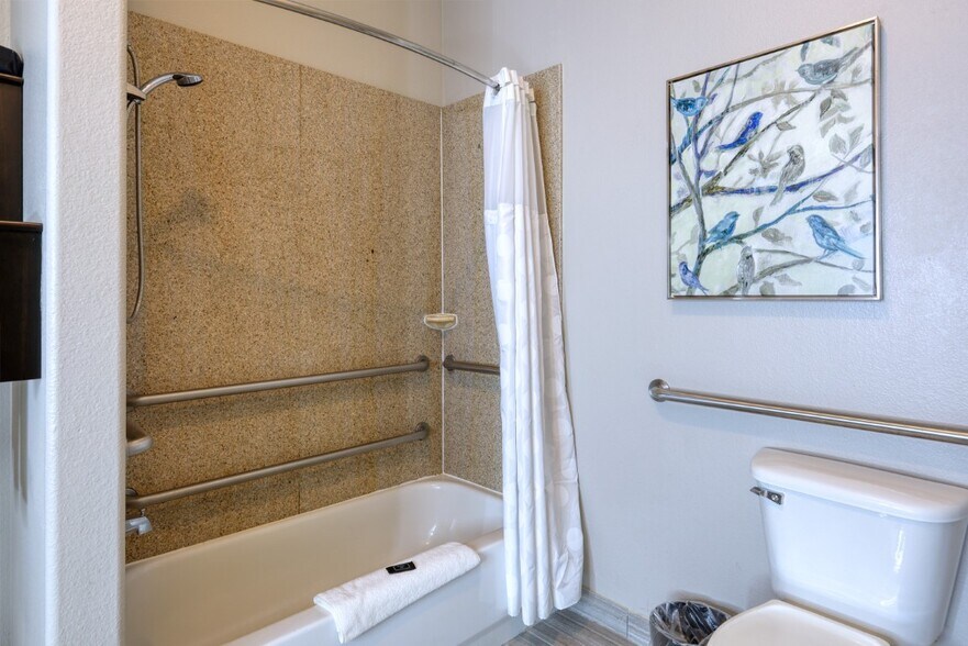More Photos Of 5300 7th St, Bay City Hospitality For Sale