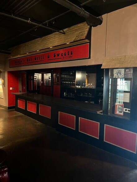 More Photos Of 12 Crane St, Southbridge Restaurant For Lease