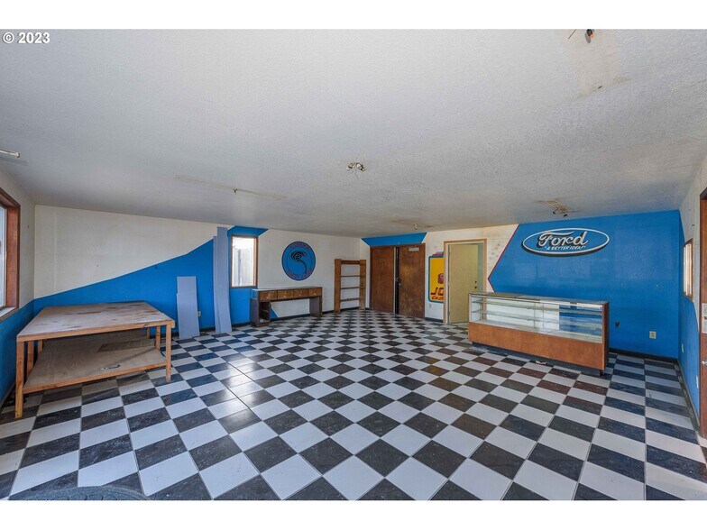 More Photos Of 1515 Newmark Ave, Coos Bay Auto Dealership For Sale