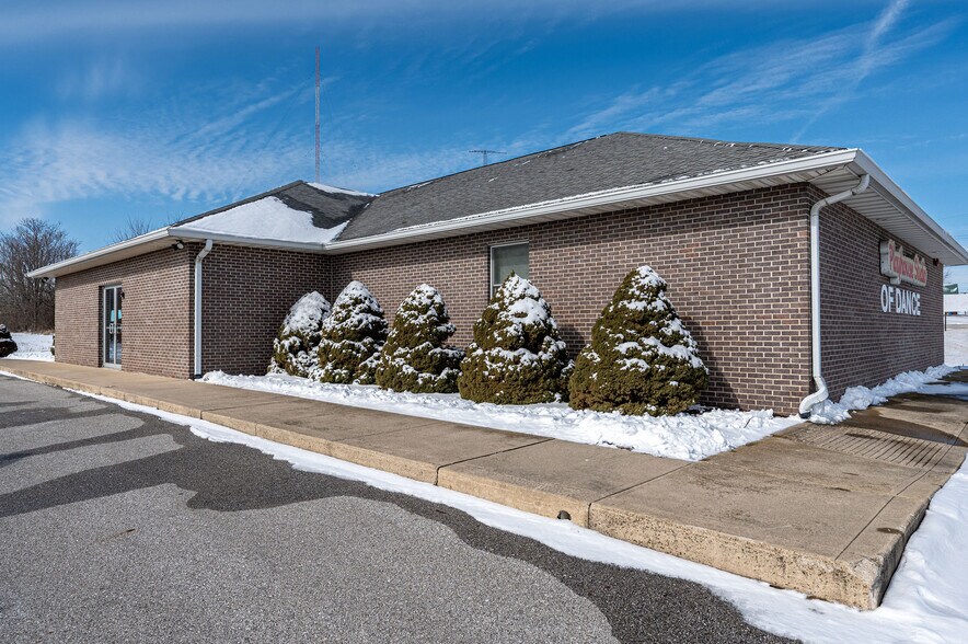 More Photos Of 1366 S Wabash St, Wabash Office For Sale