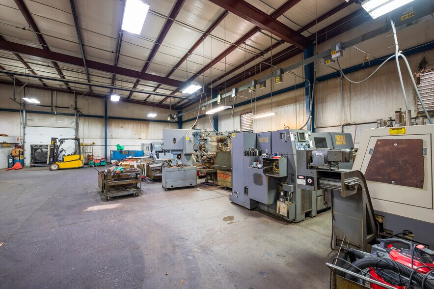 More Photos Of 151 Hanger Cir, Richmond Warehouse For Sale