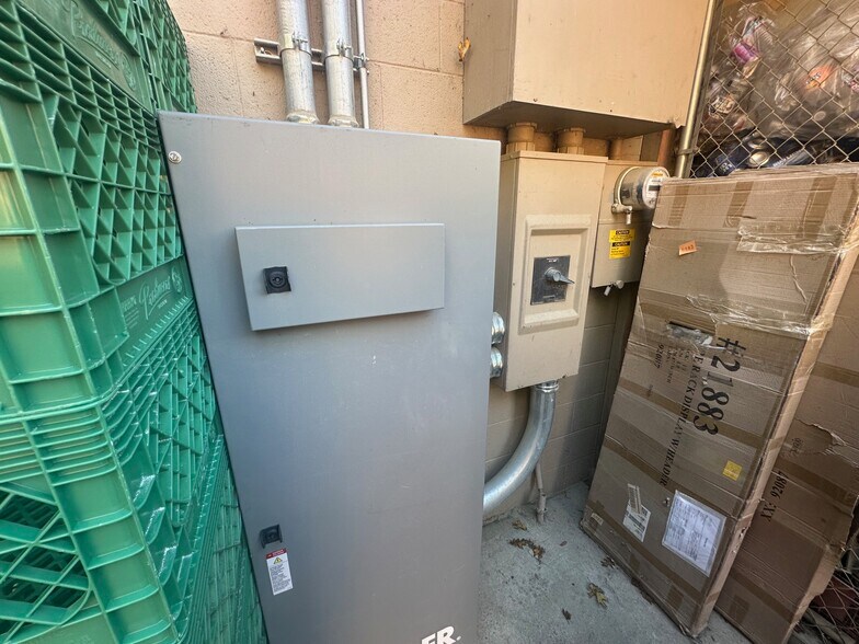 More Photos Of 143 Davis Rd, Happy Camp Storefront For Sale