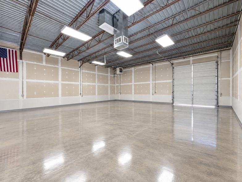 More Photos Of 3600-3744 E I 240 Service Rd, Oklahoma City Light Distribution For Sale