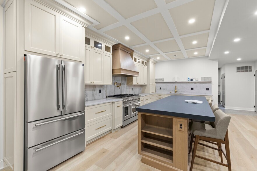 More Photos Of 138 Lakeview Dr, Gibbsboro Light Distribution For Sale