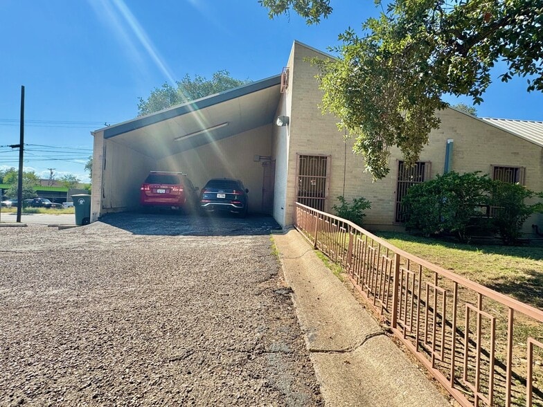 More Photos Of 801 Corpus Christi St, Laredo Medical For Sale