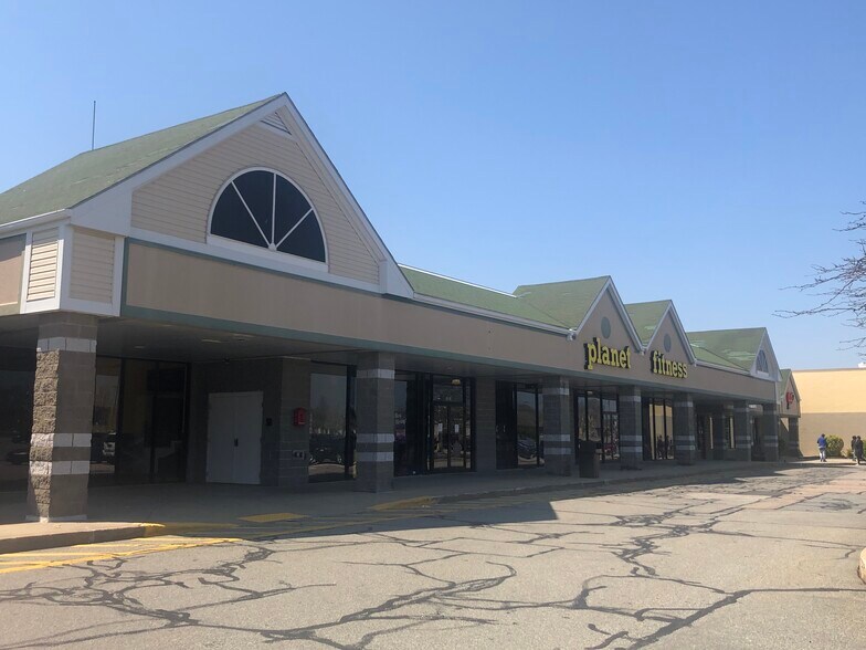 More Photos Of 1-42 Fairhaven Commons Way, Fairhaven Unknown For Lease