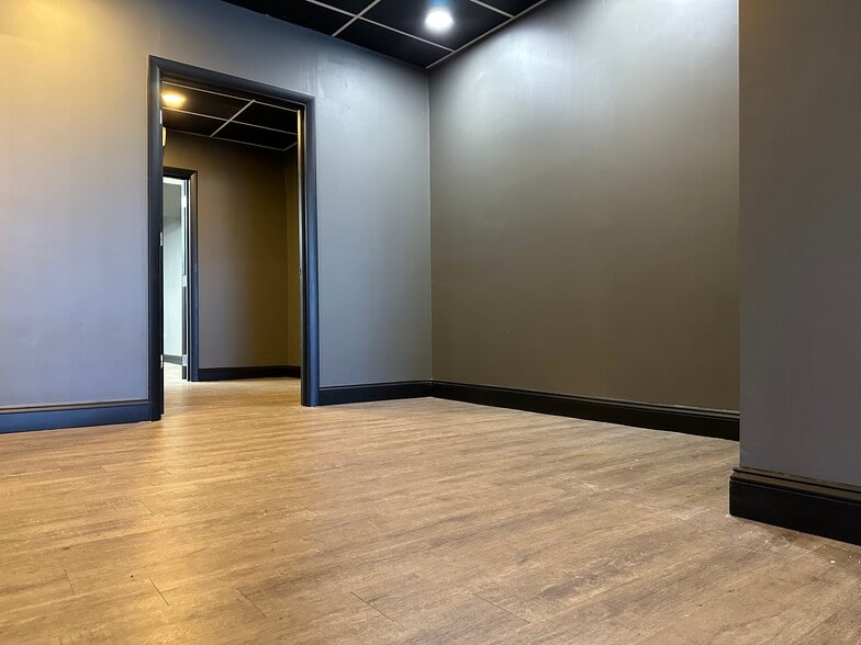 More Photos Of 733-759 Memorial Ave, West Springfield Showroom For Sale