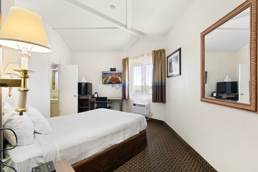 More Photos Of 430 E Route 66, Williams Hotel For Sale