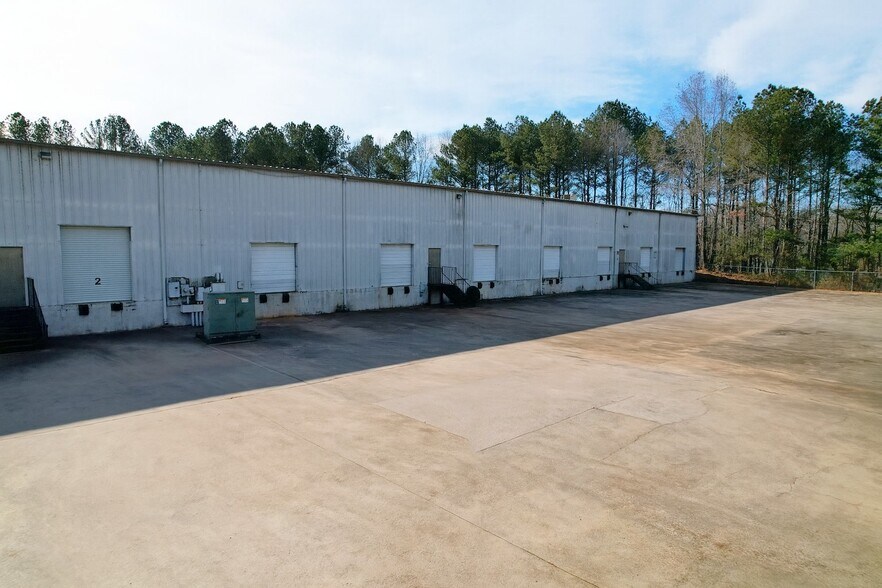 More Photos Of 3004 Spring Industrial Dr, Powder Springs Warehouse For Lease