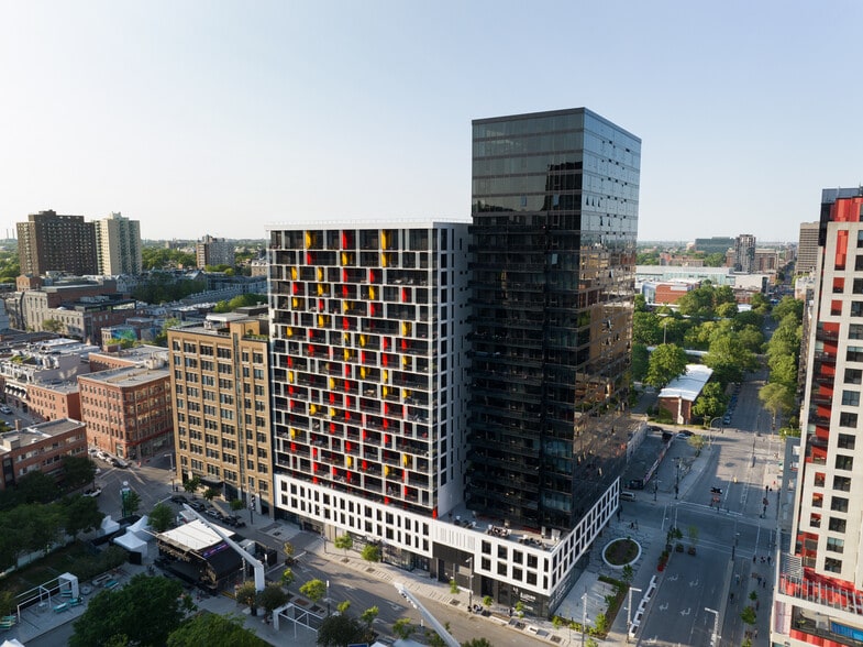 More Photos Of 1593 Rue Clark, Montréal General Retail For Lease