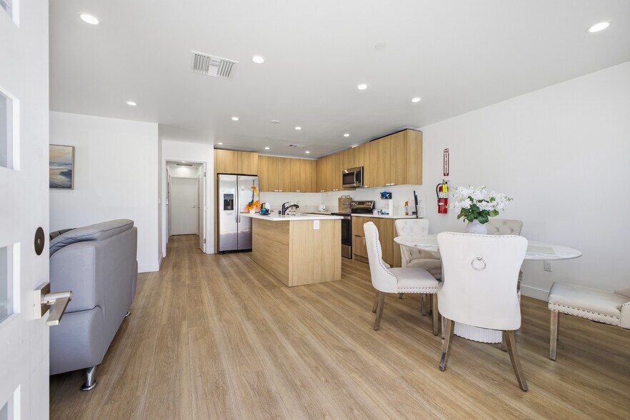 More Photos Of 18853 Saticoy St, Reseda Apartments For Sale