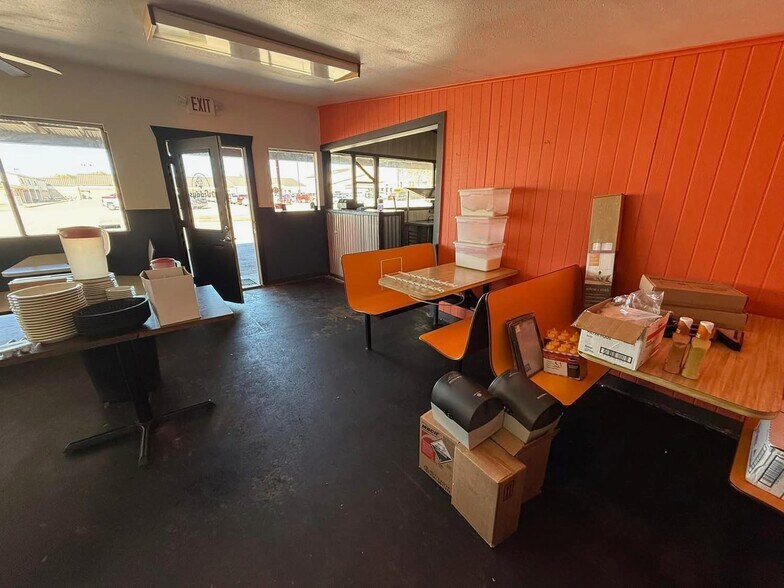 More Photos Of 507 E North Ave, Tonkawa Fast Food For Sale