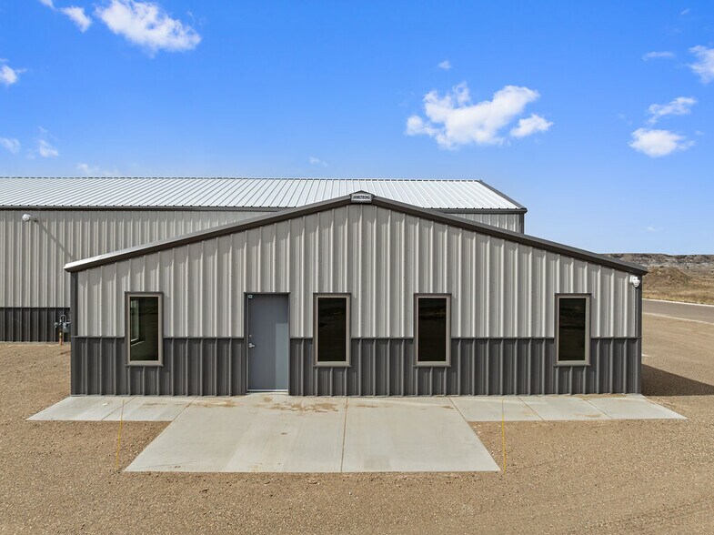 More Photos Of 2051 2051 N Merrill Ave ave, Glendive Industrial For Lease