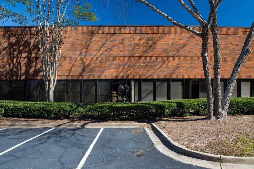More Photos Of 1505 Pavilion Pl, Norcross Distribution For Lease