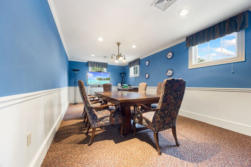 More Photos Of 828 Lynn Fells Pky, Melrose Office For Lease