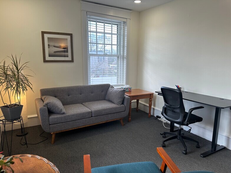 More Photos Of 600 S White Horse Pike, Audubon Medical For Lease