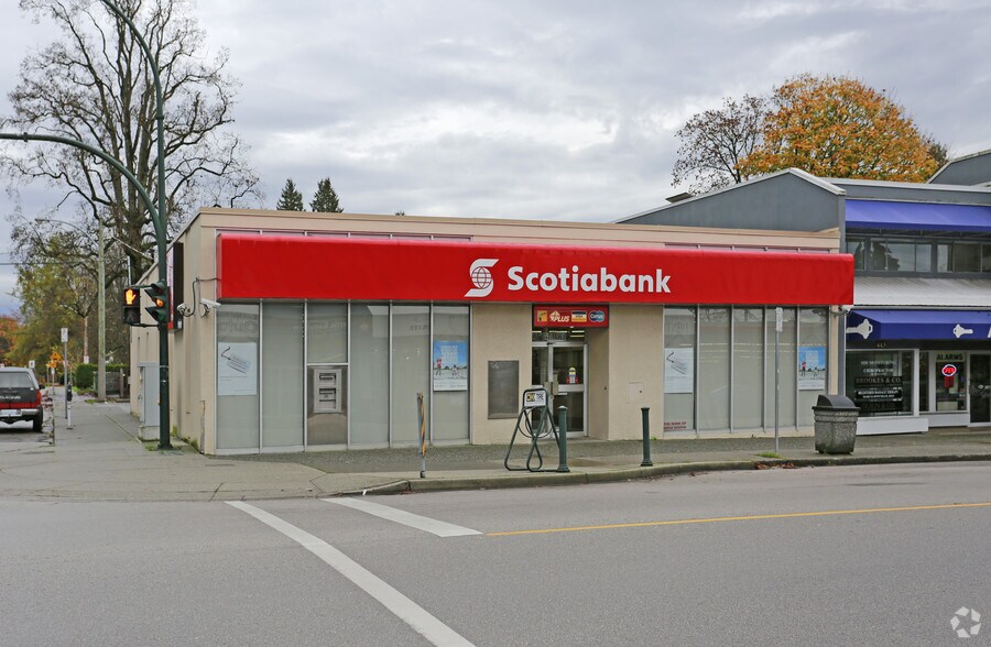 More Photos Of 445 6th St, New Westminster Bank For Lease