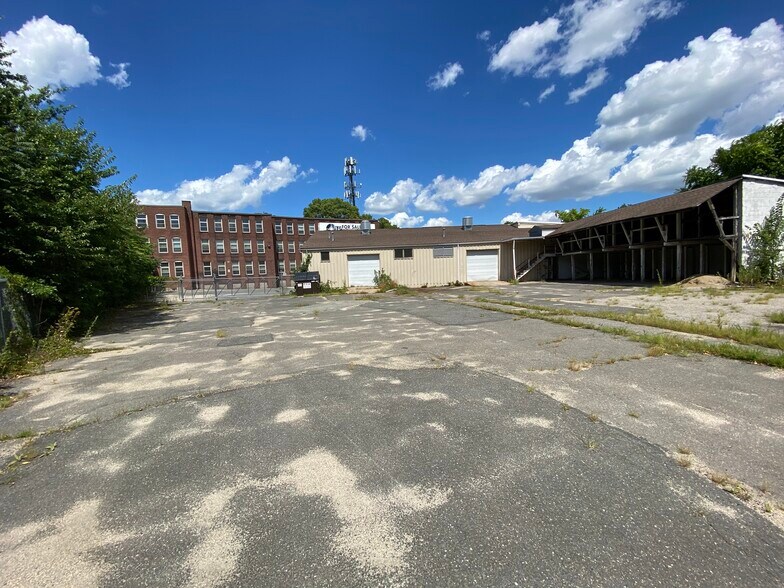 More Photos Of 75 Arch St, Springfield Warehouse For Lease