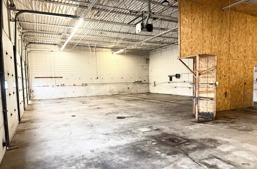 More Photos Of 1003 N Fort Crook Rd, Bellevue Warehouse For Lease