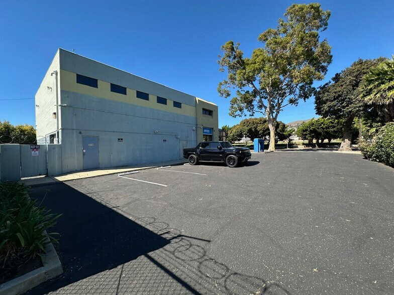 More Photos Of 1450 E Thompson Blvd, Ventura Freestanding For Lease