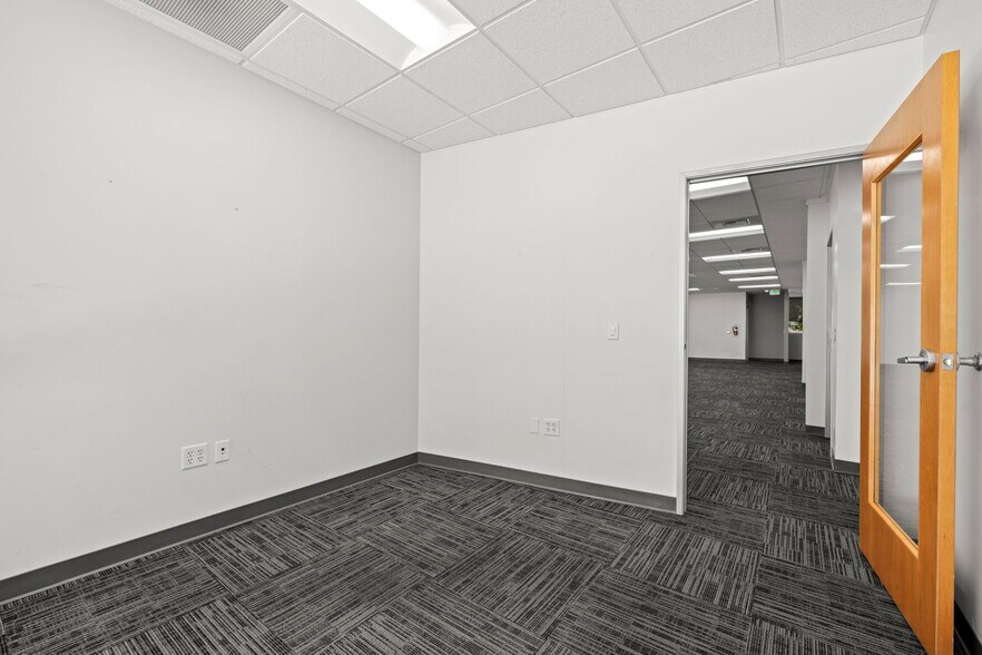 More Photos Of 2431 Capitol Ave, Sacramento Loft Creative Space For Lease