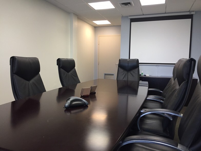 More Photos Of 125 E Trinity Pl, Decatur Office For Lease