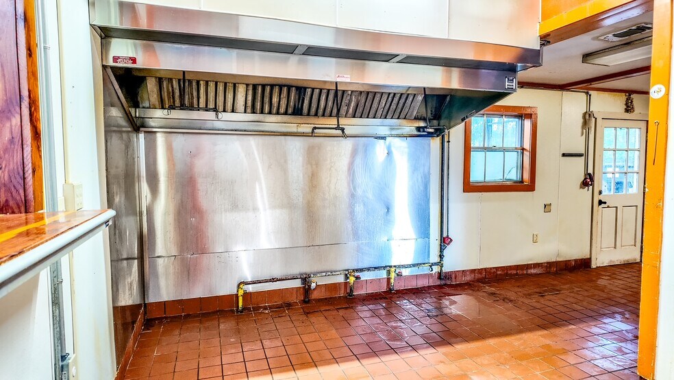 More Photos Of 1711 E Main St, Madisonville Restaurant For Sale