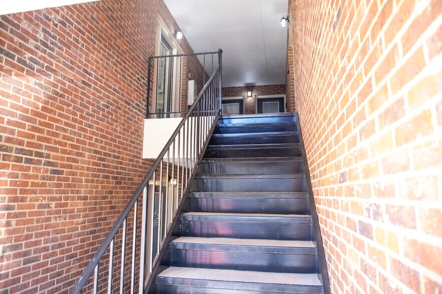 More Photos Of 425 E Crossville Rd, Roswell Office For Sale