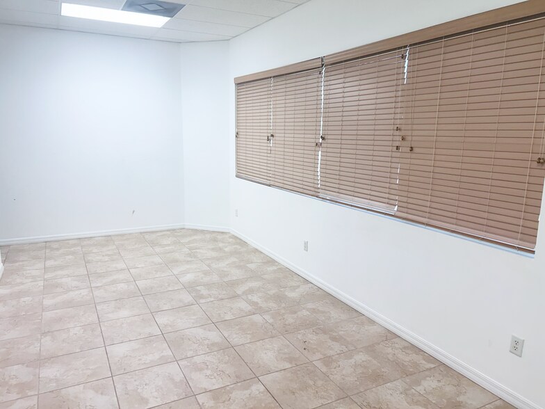 More Photos Of 660 Charlotte St, Punta Gorda Office For Lease