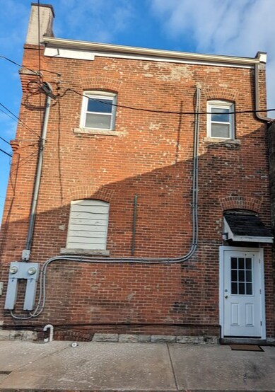 More Photos Of 805 S Michigan Rd, Burlington Storefront Retail Residential For Lease