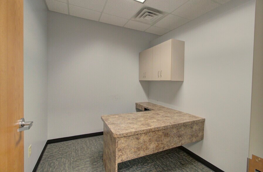 More Photos Of 366 N Portland Way, Galion Medical For Lease