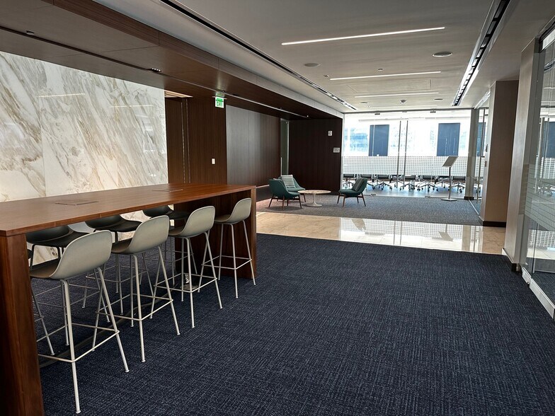 More Photos Of 600 Brickell Ave, Miami Office For Sale