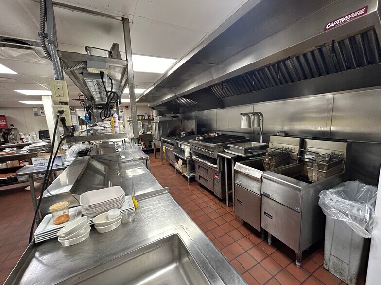 More Photos Of 512 Main St, Saco Restaurant For Lease