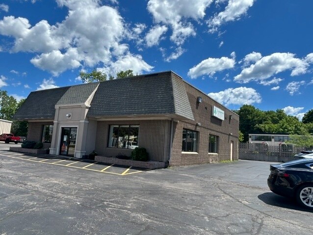 Primary Photo Of 3707 30th Ave, Kenosha Restaurant For Sale