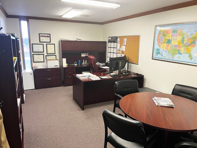 More Photos Of 11837 W Fairmont Pky, La Porte Warehouse For Lease