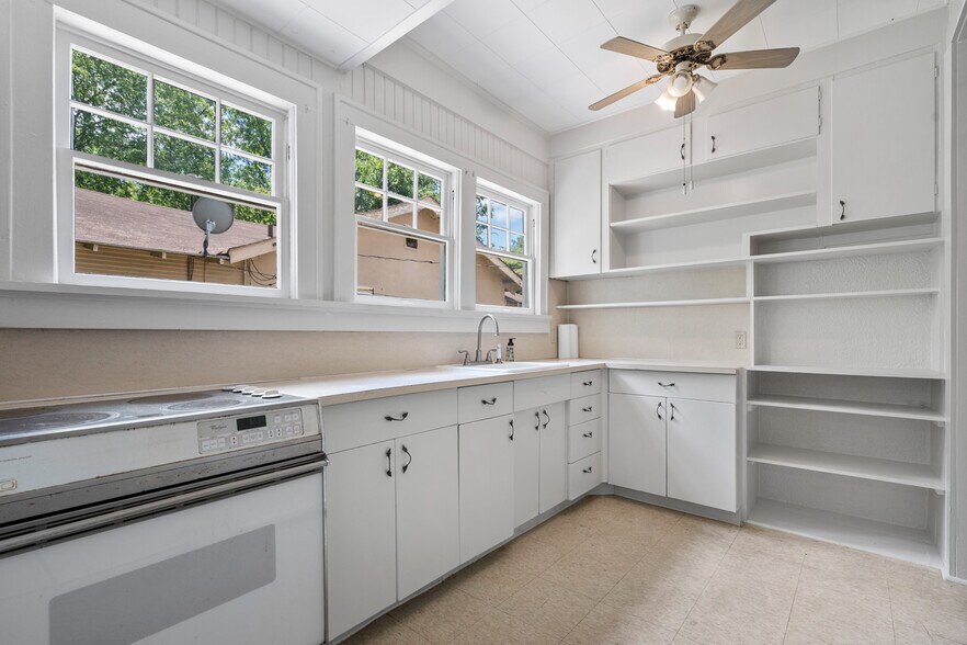 More Photos Of 107 Barry St, Hot Springs Medical For Sale
