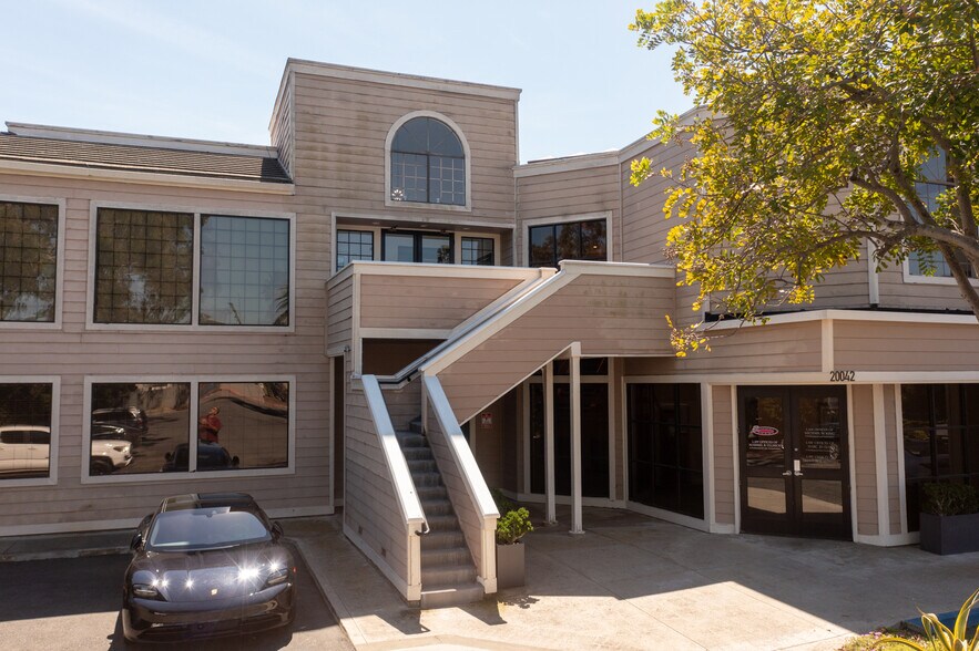 More Photos Of 20042 Beach Blvd, Huntington Beach Loft Creative Space For Sale