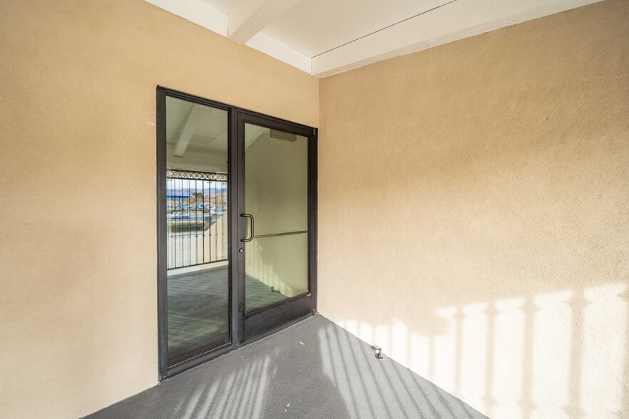 More Photos Of 465 E Palmdale Blvd, Palmdale Loft Creative Space For Lease