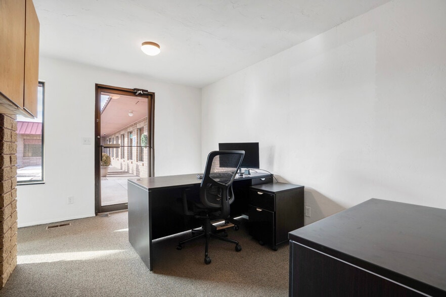 More Photos Of 1149-1159 SW 4th Ave, Ontario Office For Sale