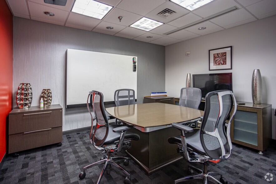 More Photos Of 800 S Gay St, Knoxville Coworking Space