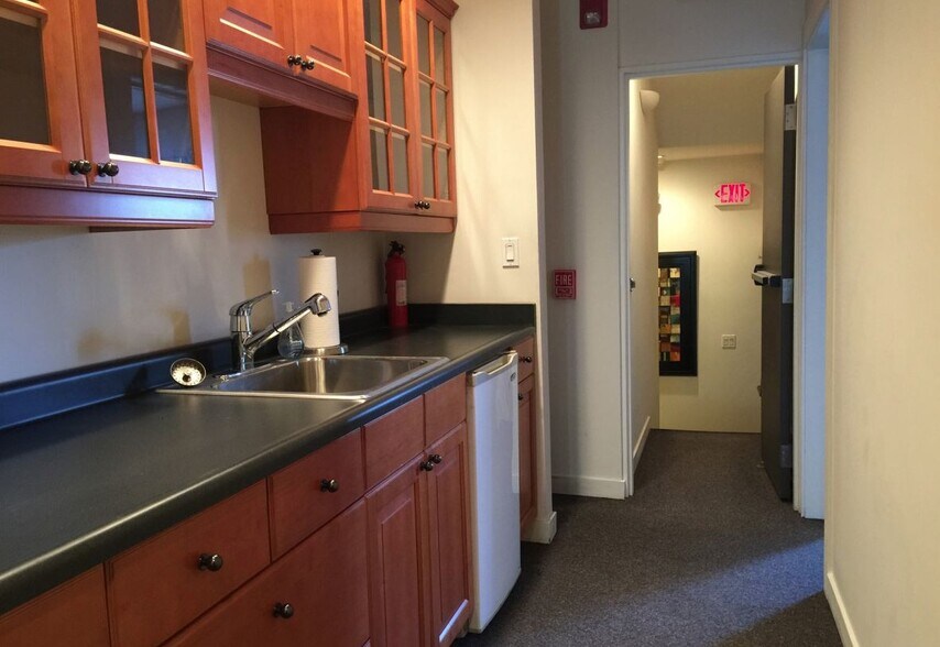 More Photos Of 1815-1819 E Carson St, Pittsburgh Storefront Retail Office For Lease