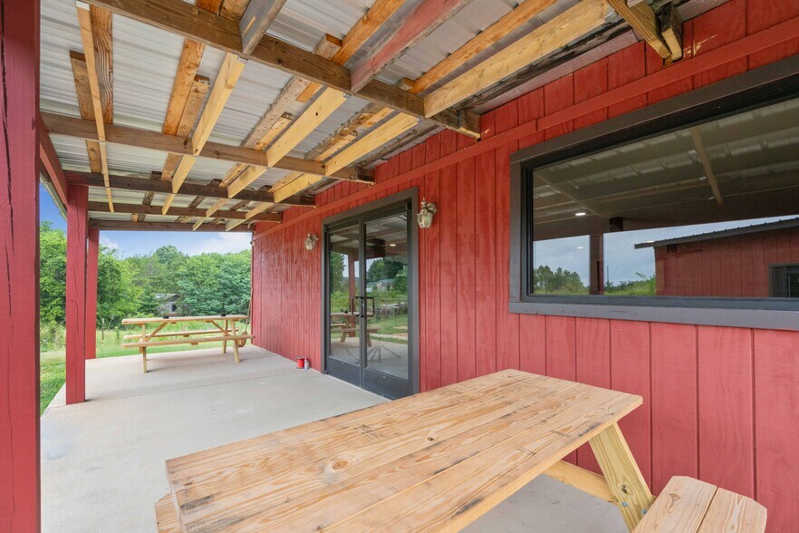 More Photos Of 7386 Mt Carmel Rd, Decaturville Convenience Store For Sale